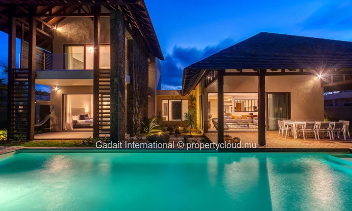 Mythic Suite & Villas 8: 1001m², 4-bedroom property, near Grand Baie beach