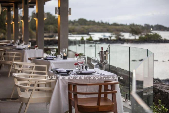 Propriété Pieds dans l'Eau, Luxe Contemporain au Nord de l'Île Maurice