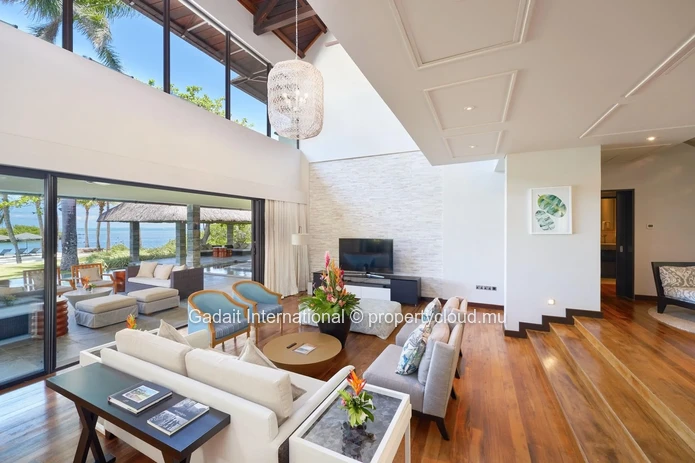 Invest in luxury on the west coast of Mauritius with this 630 m² villa offering ocean views