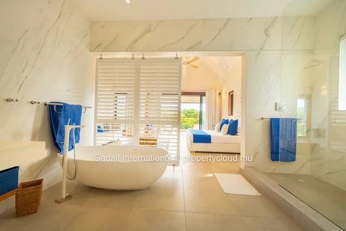 Villa de luxe avec quai privé à vendre | La Balise Marina – Rivière Noire