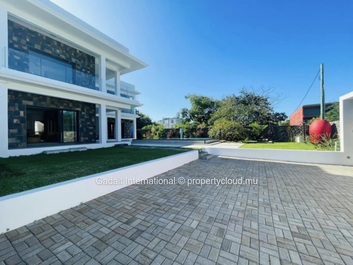 Exceptional Villa for Rent in Calodyne – Modern Elegance in the Heart of Mauritian Serenity