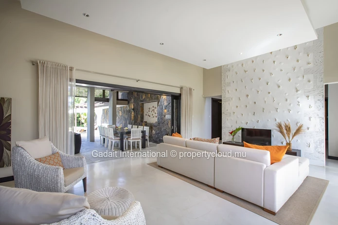 Villa contemporaine avec piscine et jardin tropical à vendre | Anahita Golf & Spa Resort Beau Champ