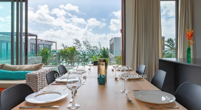 Penthouse à Palmar en bord de mer avec vue panoramique, piscine et plage privée
