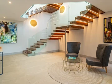 5 Bedroom Villa
