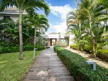 5 Bedroom Villa