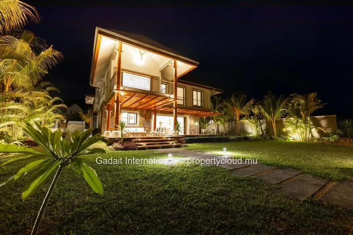 Villa de luxe avec quai privé à vendre | La Balise Marina – Rivière Noire