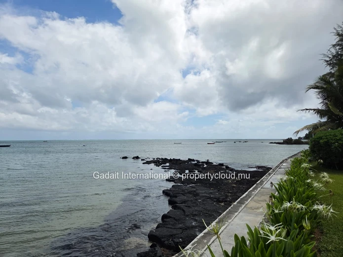 Exceptional Penthouse for Long-Term Rent in Roches Noires