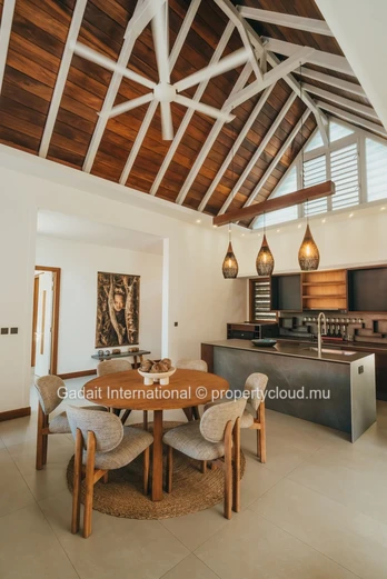Luxury 4-Bedroom Villa in Grand Baie – Spectacular Volumes and Tropical Lifestyle in Mauritius