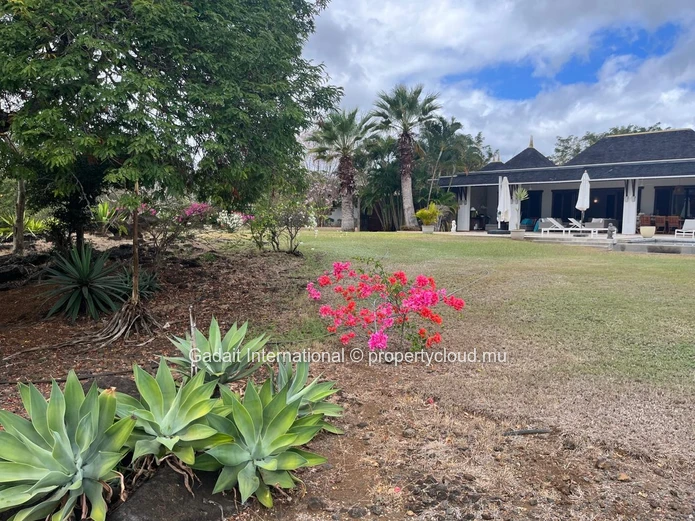 For Sale an Exceptional Villa at Tamarina Golf Resort in the West of Mauritius – Elegance and Tropical Art of Living