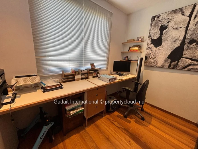 Exceptional Penthouse for Long-Term Rent in Roches Noires