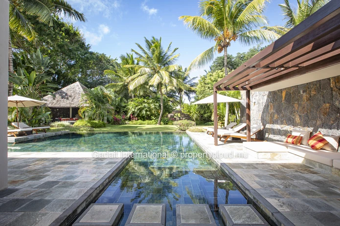 Villa contemporaine avec piscine et jardin tropical à vendre | Anahita Golf & Spa Resort Beau Champ