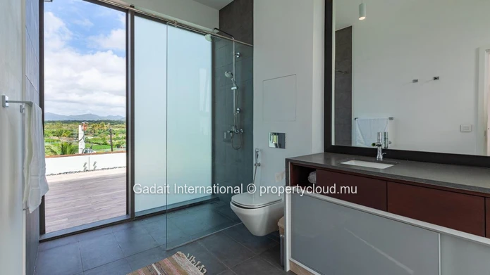 Penthouse à Palmar en bord de mer avec vue panoramique, piscine et plage privée