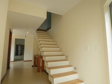 5 Bedroom Villa