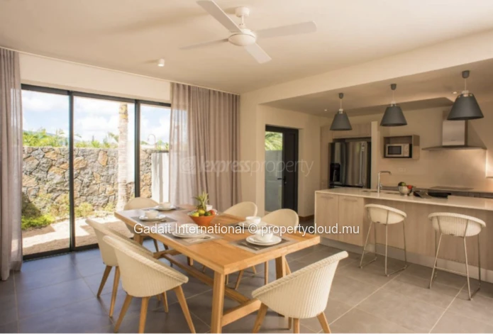 Villa Tropicale Élégante à Marguery | 3 Chambres avec Piscine Privée & Vue Montagne