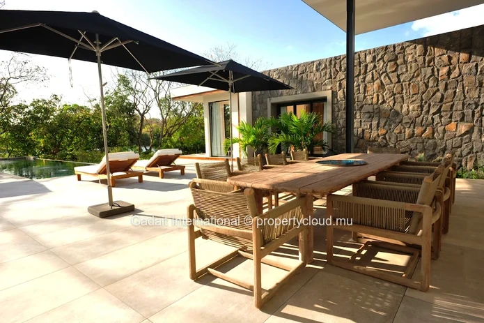 An Elegant and Distinguished Property: A Luxurious Villa Perfect for Refined Connoisseurs