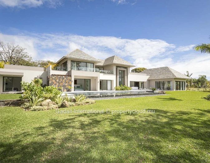Rent an exceptional villa in the heart of Anahita Golf & Spa Resort