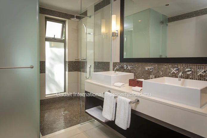 Villa contemporaine avec piscine et jardin tropical à vendre | Anahita Golf & Spa Resort Beau Champ