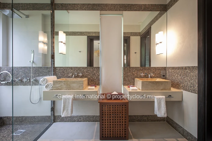 Villa contemporaine avec piscine et jardin tropical à vendre | Anahita Golf & Spa Resort Beau Champ