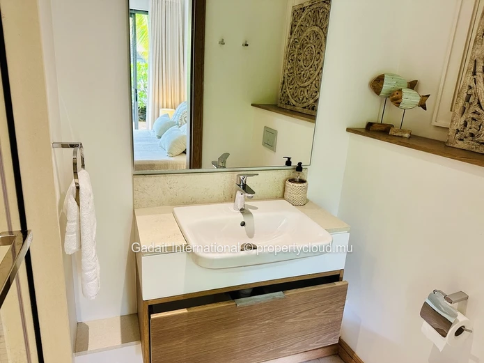 Appartement de Prestige à Montchoisy – Luxe, Sérénité et Accès Direct à la Plage