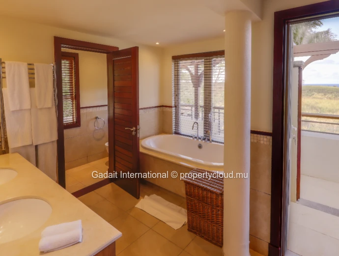 Villa de Luxe avec Vue Océan & Golf à vendre | Heritage Valriche – Bel Ombre