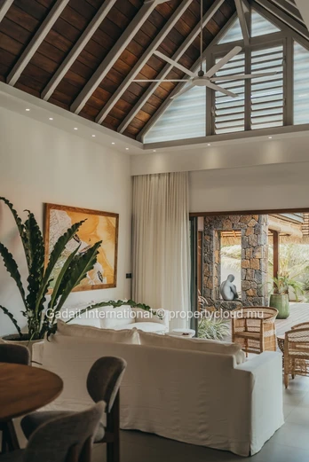 Luxury 4-Bedroom Villa in Grand Baie – Spectacular Volumes and Tropical Lifestyle in Mauritius