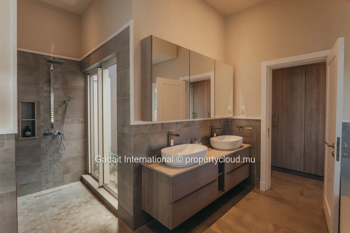 Villa de luxe à vendre | Heritage Villas Valriche – Luxe, Vue Mer & Accès Golf