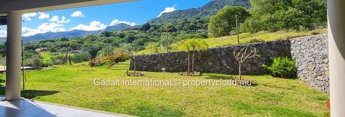Eco Native Lodge Villa : luxury villa with swimming pool in Rivière Noire