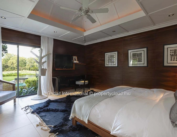 Investissez dans cette superbe Villa luxueuse avec vue golf et vue mer dans l'est de l'Ile Maurice