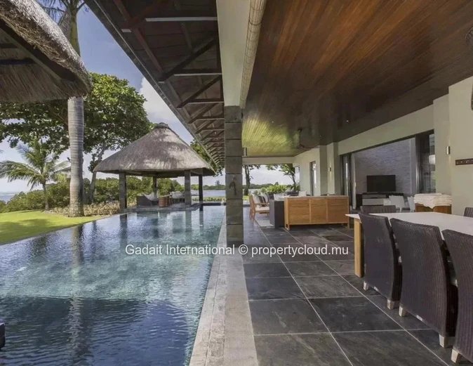 Investissez dans cette villa à l'est de l'île Maurice avec plage privée et accès golf