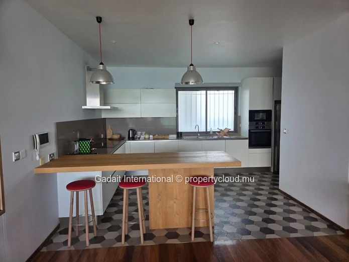 Exceptional Penthouse for Long-Term Rent in Roches Noires