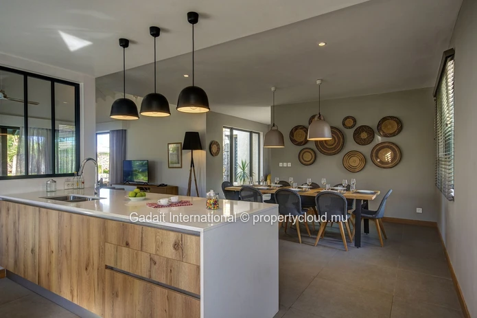 Mythic Suite & Villas 8: 1001m², 4-bedroom property, near Grand Baie beach