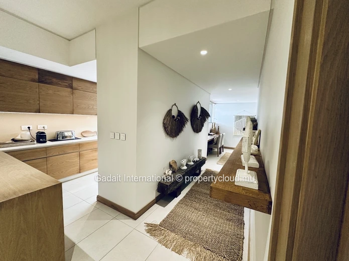 Appartement de Prestige à Montchoisy – Luxe, Sérénité et Accès Direct à la Plage