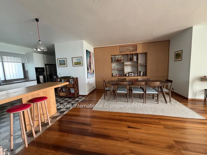 Exceptional Penthouse for Long-Term Rent in Roches Noires