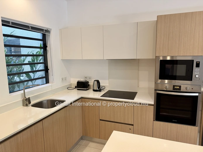 3-bedroom ground-floor apartment with covered terrace – Pointe aux Canonniers