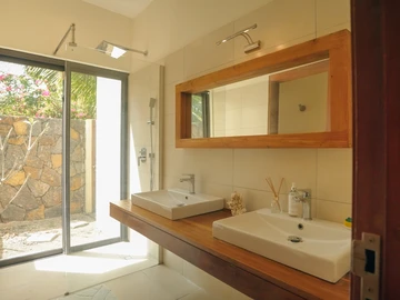 5 Bedroom Villa