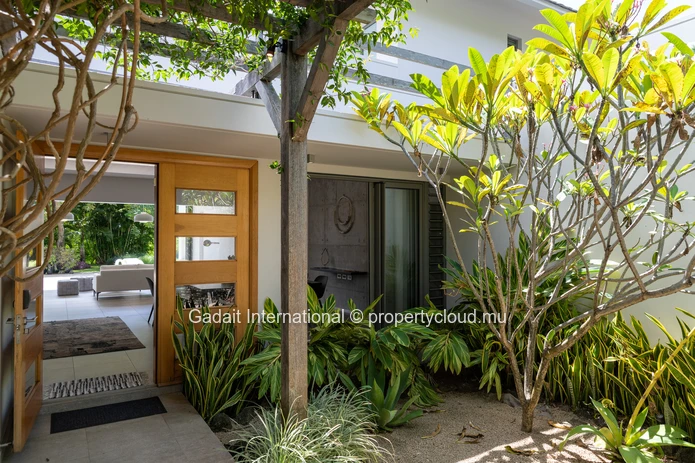 Exceptional villa with pool for sale - A gem of a property in the heart of Beau Champ