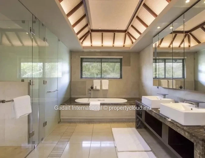 Investissez dans cette villa à l'est de l'île Maurice avec plage privée et accès golf