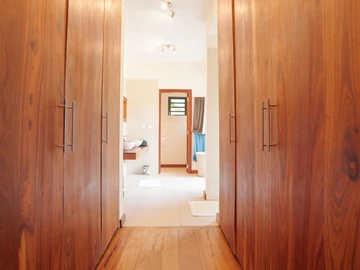 5 Bedroom Villa