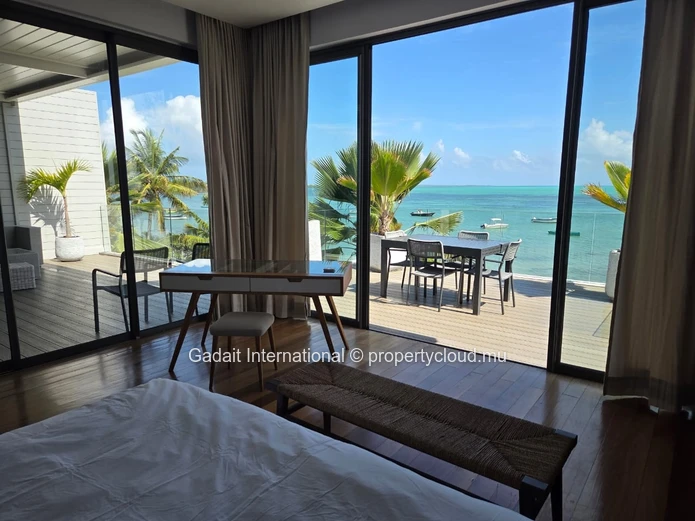 Exceptional Penthouse for Long-Term Rent in Roches Noires