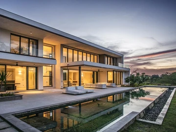 5 Bedroom Villa