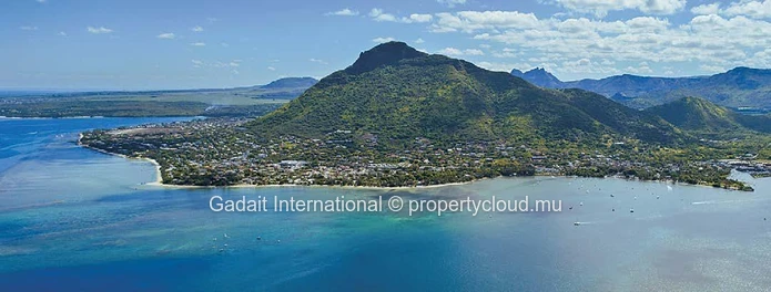 Elegant penthouse in Rivière Noire, top-of-the-range amenities and serenity