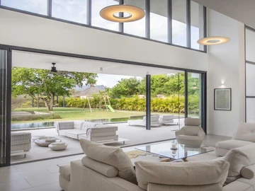 5 Bedroom Villa
