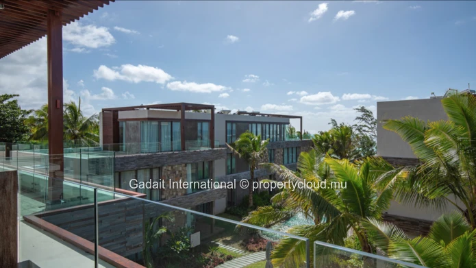 Penthouse à Palmar en bord de mer avec vue panoramique, piscine et plage privée
