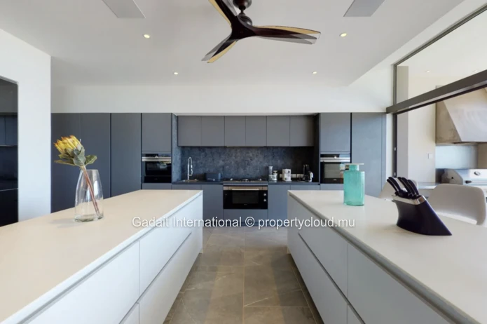 Villa de Luxe à Vendre à Bel Ombre – Vue Mer Panoramique et Accès Golf d'Exception