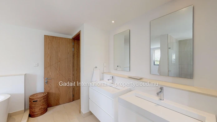 À Vendre – Penthouse d'Exception à Manta Cove, Rivière Noire | Île Maurice