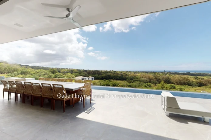 Villa de Luxe à Vendre à Bel Ombre – Vue Mer Panoramique et Accès Golf d'Exception