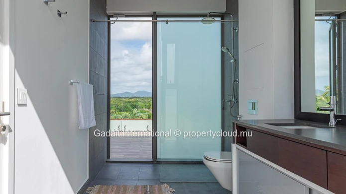 Penthouse à Palmar en bord de mer avec vue panoramique, piscine et plage privée