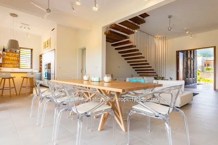 Villa de luxe avec quai privé à vendre | La Balise Marina – Rivière Noire