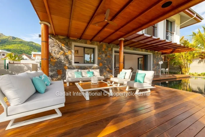 Villa de luxe avec quai privé à vendre | La Balise Marina – Rivière Noire