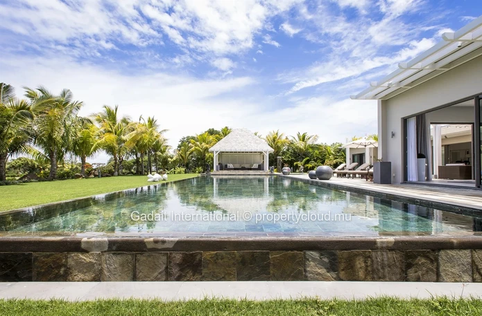 Exceptional villa with panoramic golf view at Anahita Beau Champ